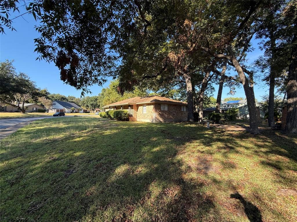 301 Lakewood Drive, DeSoto, TX 75115 301 Lakewood Drive, DeSoto, TX 75115