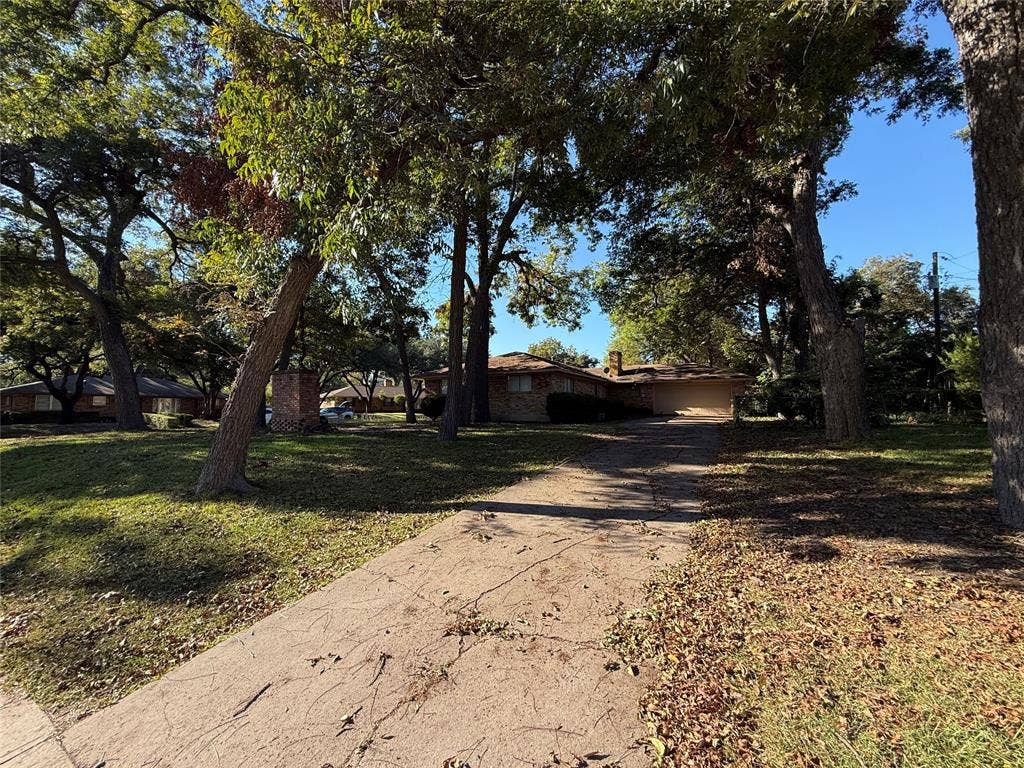 301 Lakewood Drive, DeSoto, TX 75115 301 Lakewood Drive, DeSoto, TX 75115