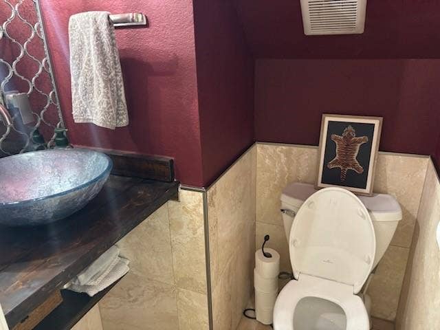 820 Raywood Circle, Plano, TX 75075 Downstairs half bath