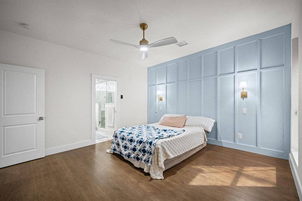 820 Raywood Circle, Plano, TX 75075 Private primary bedroom on your own side of the home.