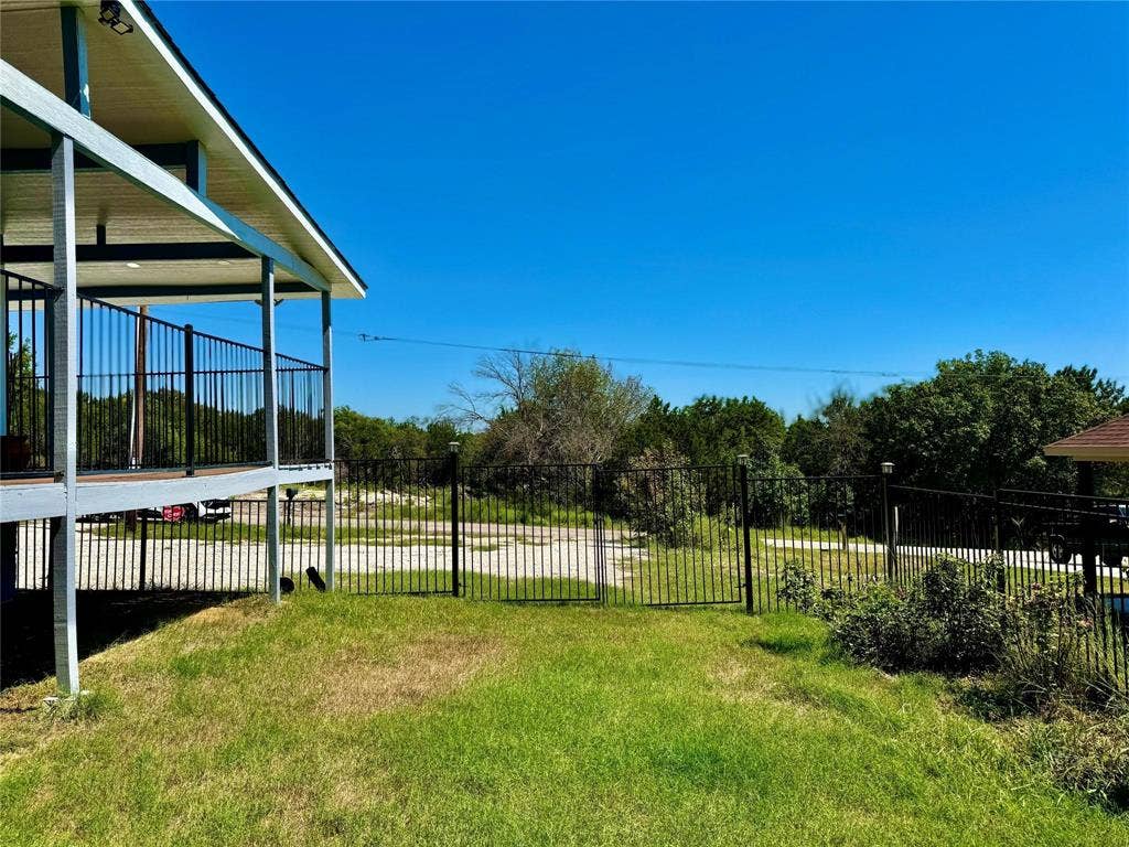 2618 Creekview Drive, Granbury, TX 76048 2618 Creekview Drive, Granbury, TX 76048