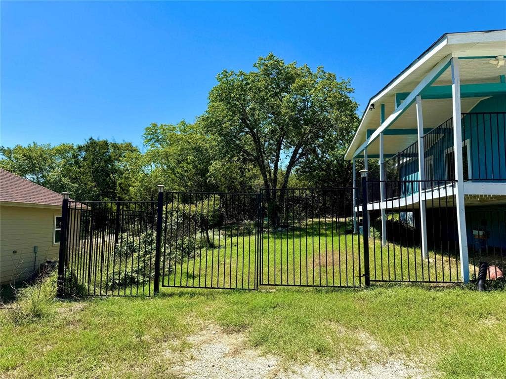 2618 Creekview Drive, Granbury, TX 76048 2618 Creekview Drive, Granbury, TX 76048
