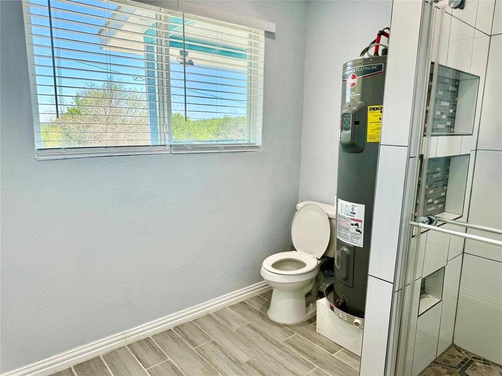 2618 Creekview Drive, Granbury, TX 76048 2618 Creekview Drive, Granbury, TX 76048