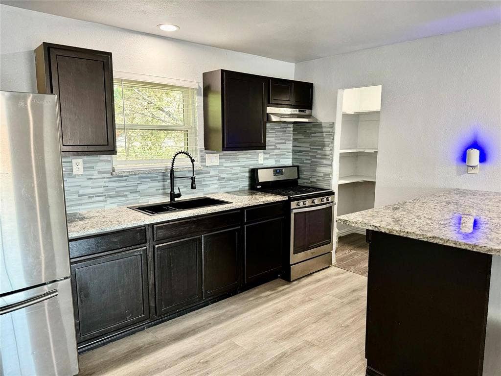 2618 Creekview Drive, Granbury, TX 76048 2618 Creekview Drive, Granbury, TX 76048