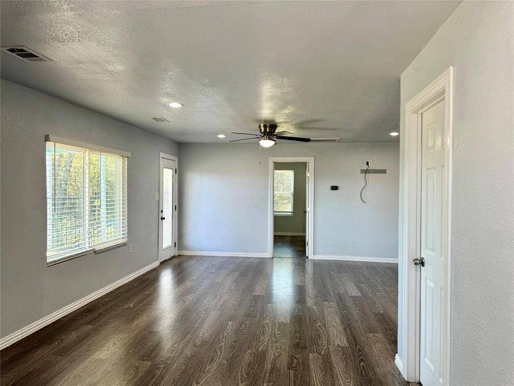 2618 Creekview Drive, Granbury, TX 76048 2618 Creekview Drive, Granbury, TX 76048