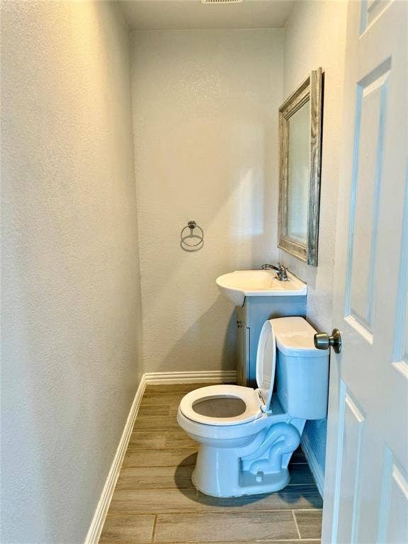 2618 Creekview Drive, Granbury, TX 76048 2618 Creekview Drive, Granbury, TX 76048