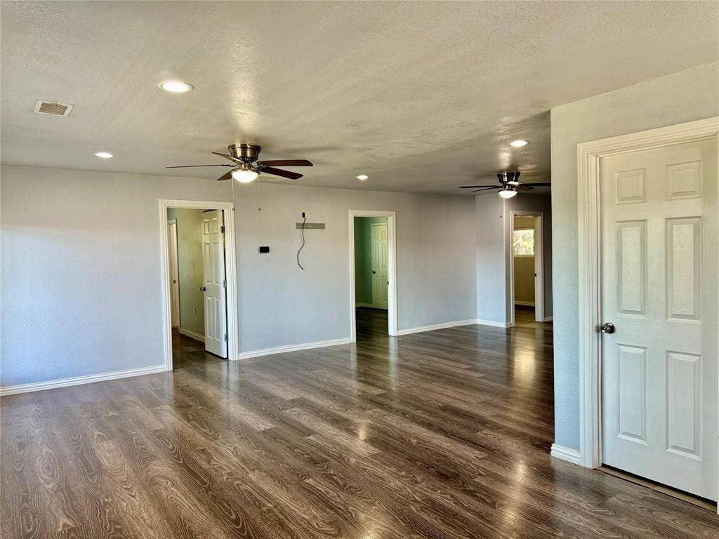 2618 Creekview Drive, Granbury, TX 76048 2618 Creekview Drive, Granbury, TX 76048