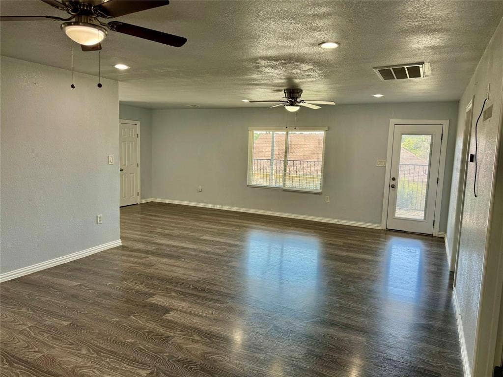 2618 Creekview Drive, Granbury, TX 76048 2618 Creekview Drive, Granbury, TX 76048