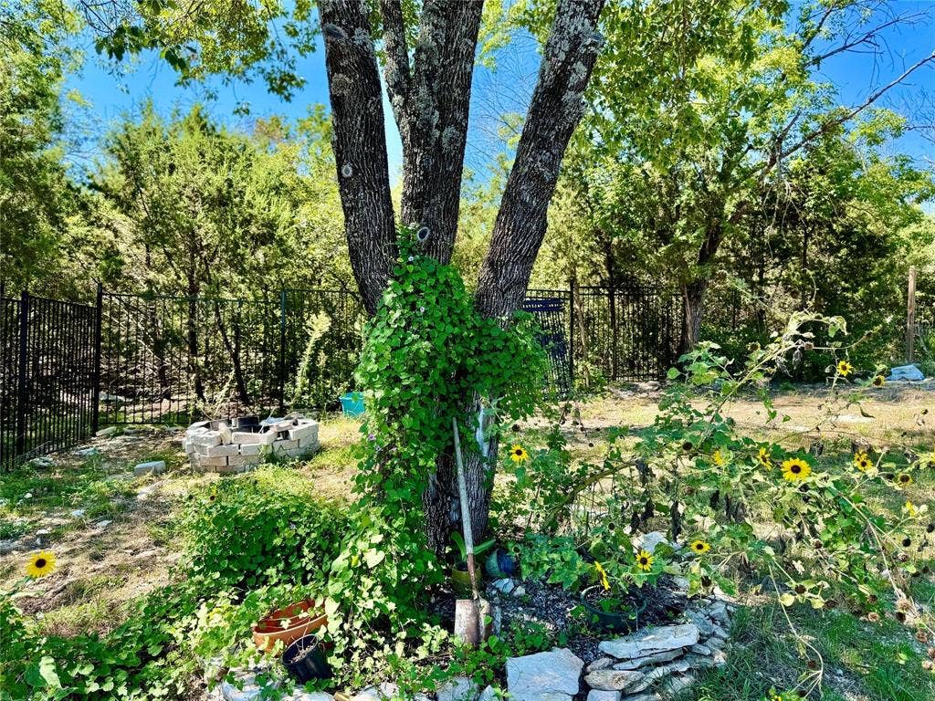 2618 Creekview Drive, Granbury, TX 76048 2618 Creekview Drive, Granbury, TX 76048