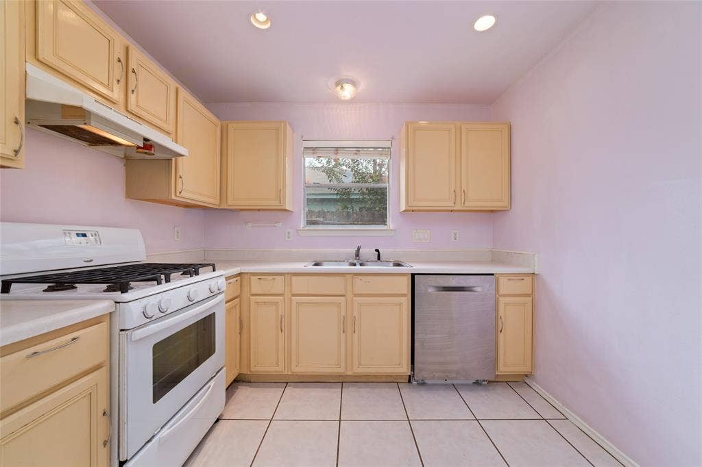 3306 Garrison Court, Houston, TX 77014 3306 Garrison Court, Houston, TX 77014