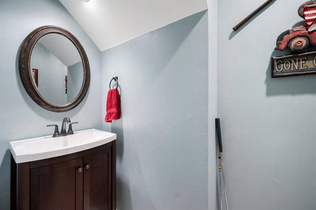 3202 Harbor Pointe Drive, Rowlett, TX 75088 Half bath for guests downstairs