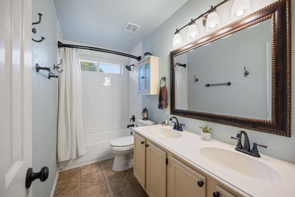 3202 Harbor Pointe Drive, Rowlett, TX 75088 Upstairs bathroom with new tub and shower added in 2026