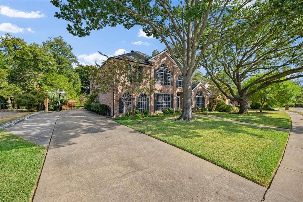 3202 Harbor Pointe Drive, Rowlett, TX 75088 View of oversized driveway