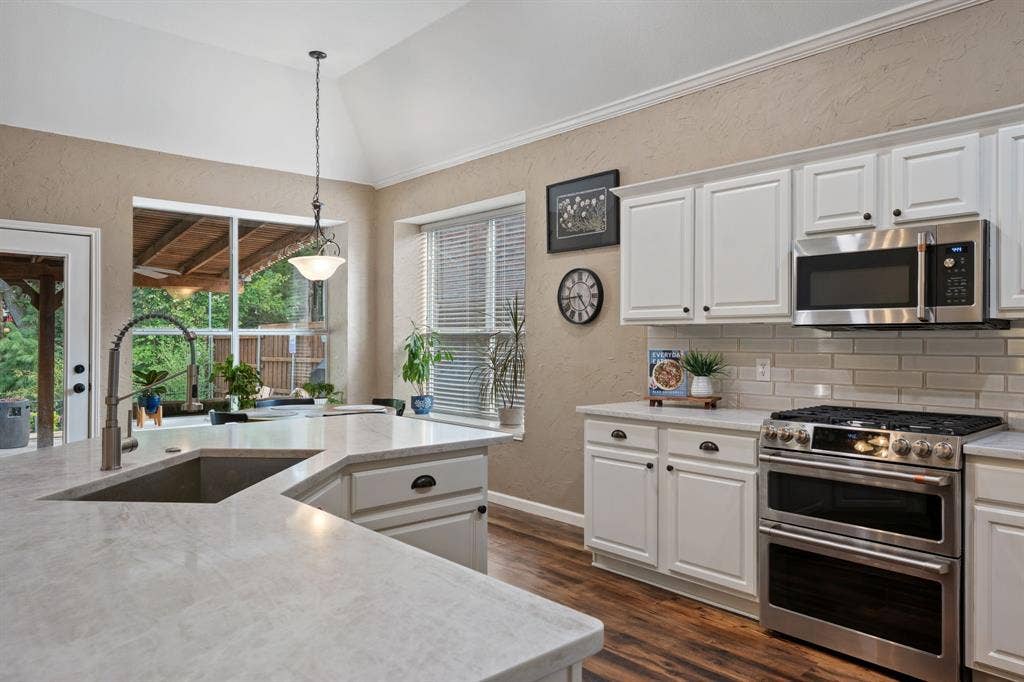 3202 Harbor Pointe Drive, Rowlett, TX 75088 View of kitchen into breakfast nook