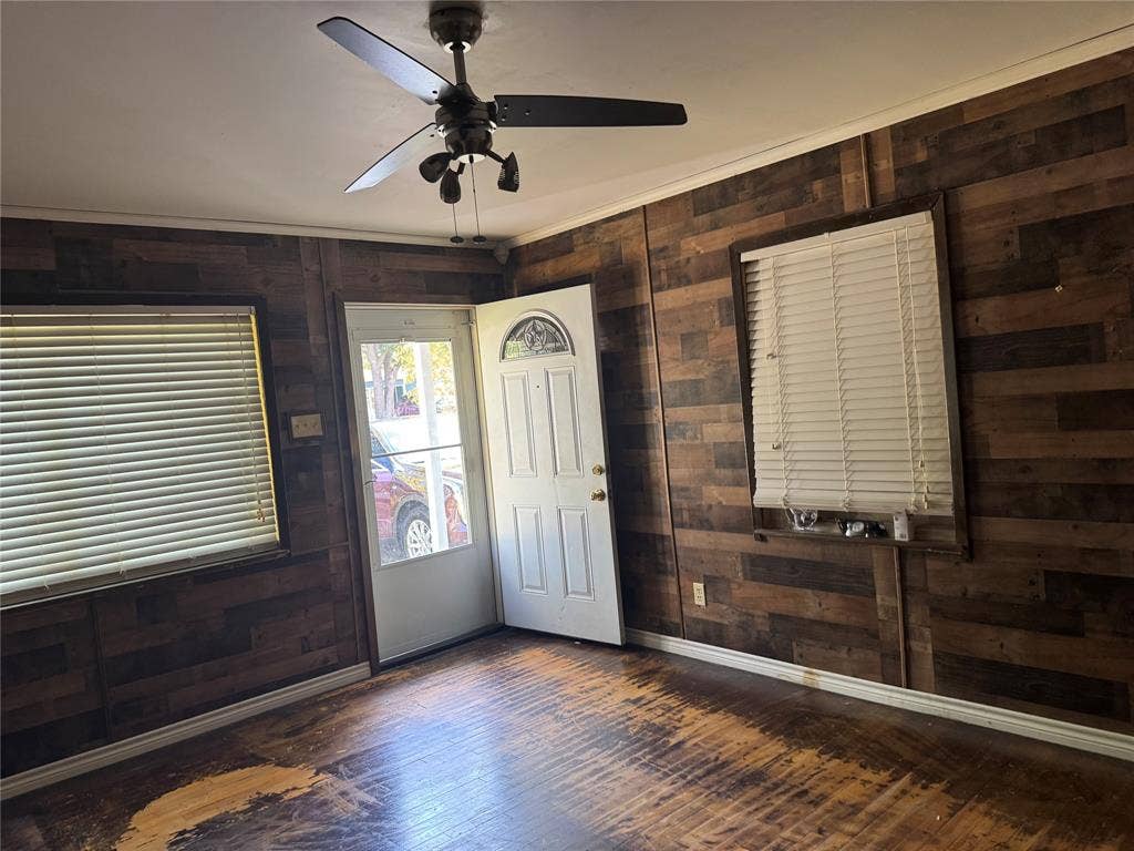 241 Casalita Drive, Garland, TX 75040 Living Room