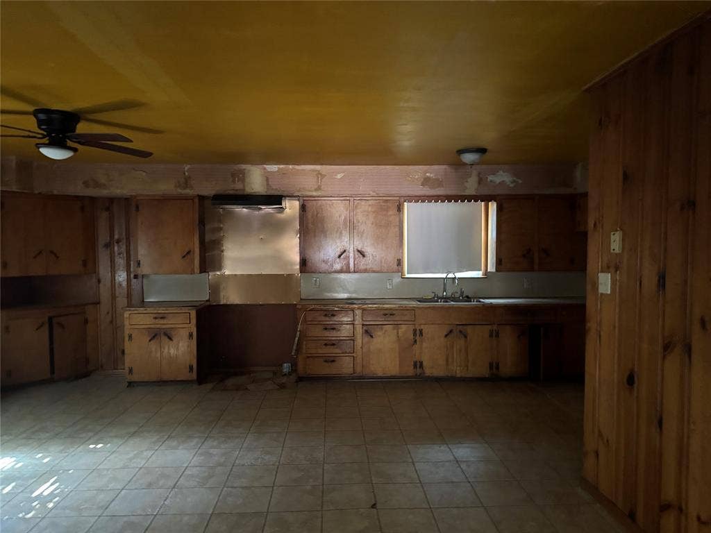 241 Casalita Drive, Garland, TX 75040 Large Kitchen Area