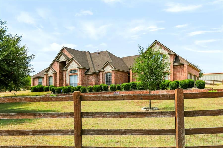 Property photo for 170 Park Place Circle, Cresson, TX