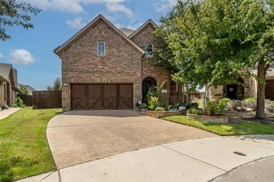 Property photo for 100 Liones Lane, Lewisville, TX