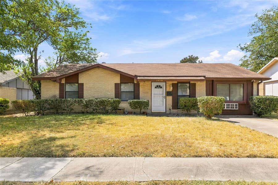 Property photo for 5434 Laredo Lane, Garland, TX