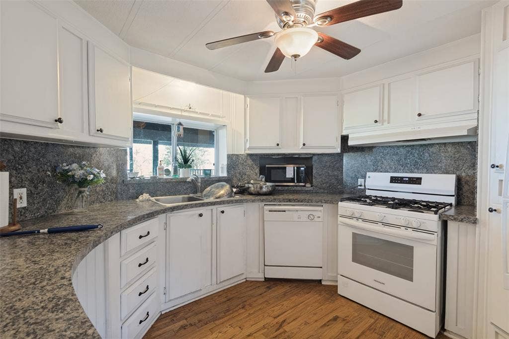 230 Overlook Trail, Gun Barrel City, TX 75156 230 Overlook Trail, Gun Barrel City, TX 75156
