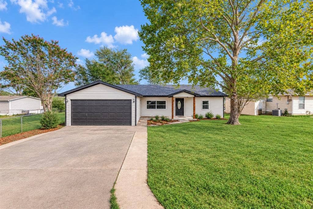 230 Overlook Trail, Gun Barrel City, TX 75156 230 Overlook Trail, Gun Barrel City, TX 75156