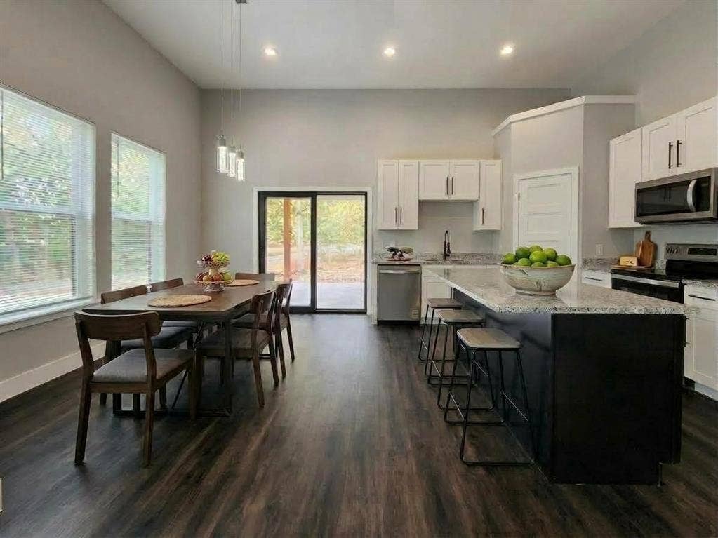 4957 La Prada, Malakoff, TX 75148 virtually staged