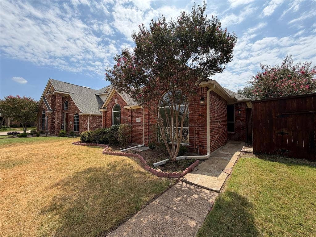 8703 Stonecrest Drive, Irving, TX 75063