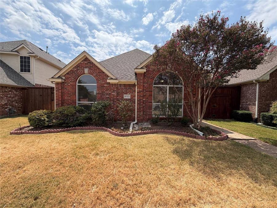 Property photo for 8703 Stonecrest Drive, Irving, TX