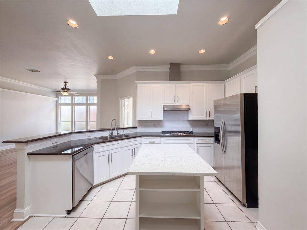 8703 Stonecrest Drive, Irving, TX 75063