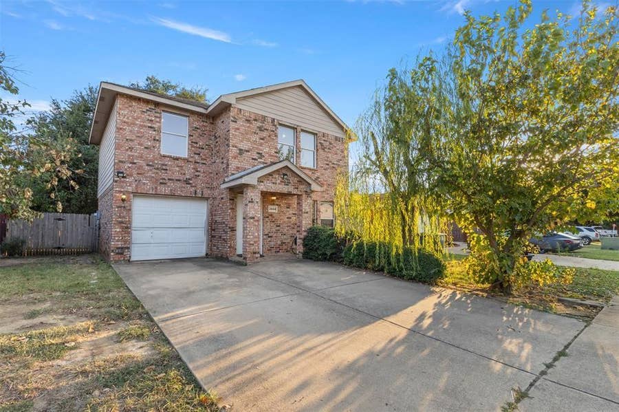 Property photo for 2444 Chinkapin Way, Dallas, TX