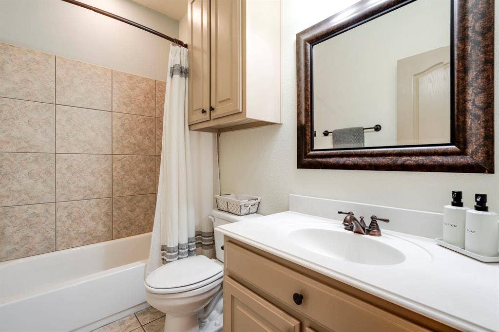1017 Hilltop Drive, Lavon, TX 75166 1017 Hilltop Drive, Lavon, TX 75166