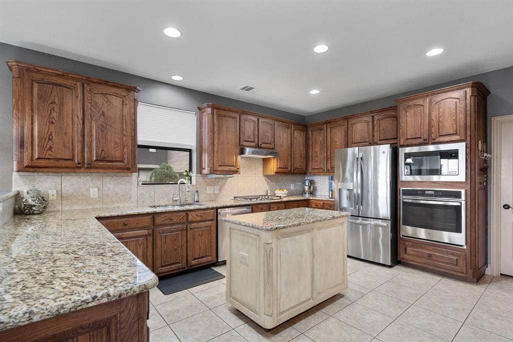 1017 Hilltop Drive, Lavon, TX 75166 1017 Hilltop Drive, Lavon, TX 75166