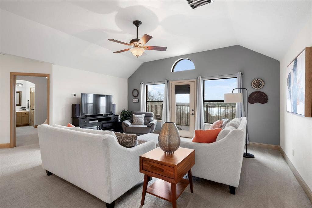 1017 Hilltop Drive, Lavon, TX 75166 1017 Hilltop Drive, Lavon, TX 75166