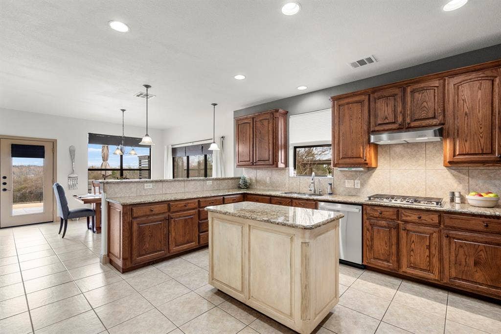 1017 Hilltop Drive, Lavon, TX 75166 1017 Hilltop Drive, Lavon, TX 75166
