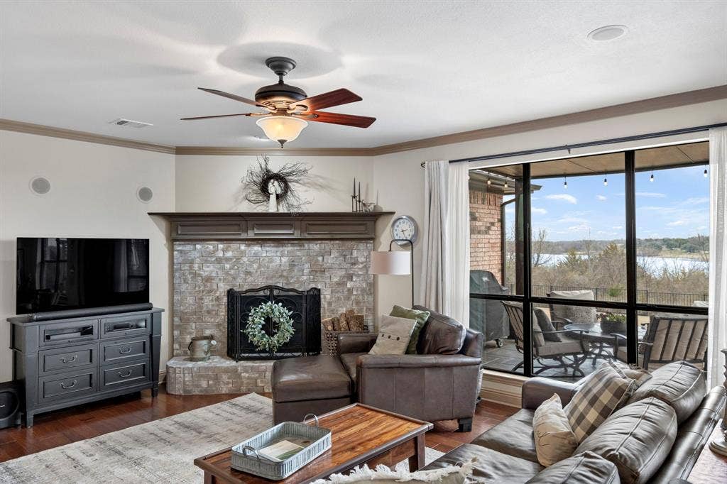 1017 Hilltop Drive, Lavon, TX 75166 1017 Hilltop Drive, Lavon, TX 75166