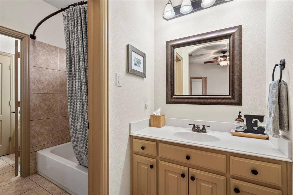1017 Hilltop Drive, Lavon, TX 75166 1017 Hilltop Drive, Lavon, TX 75166