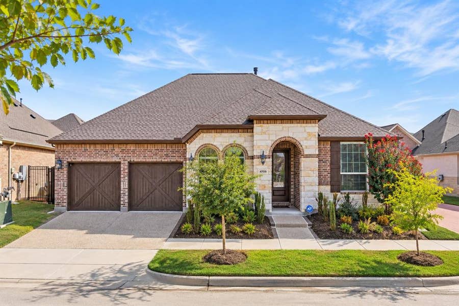 Property photo for 4709 Kings Garden Parkway, Arlington, TX
