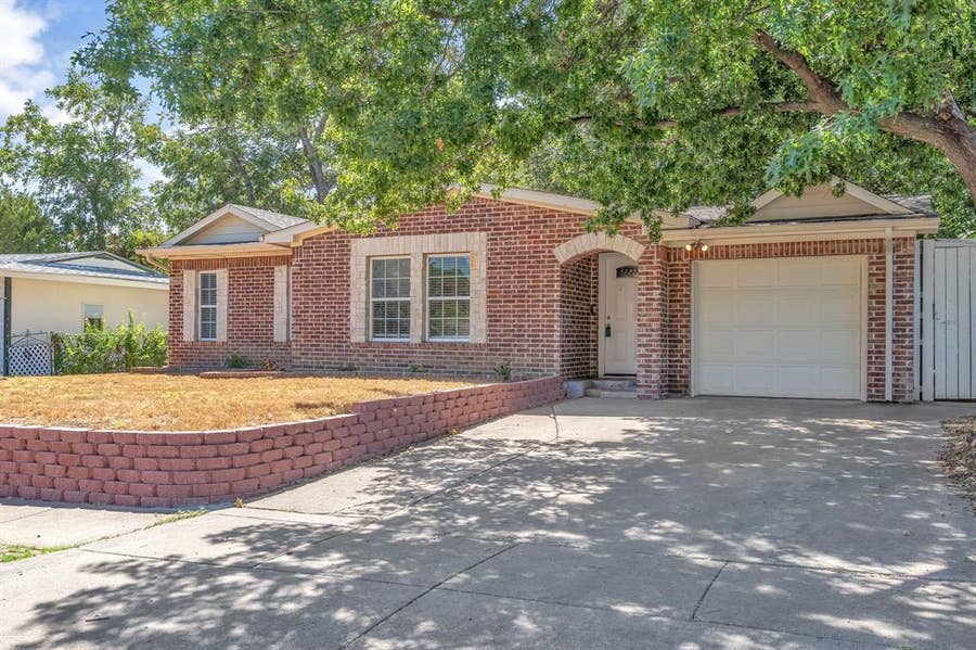 Property photo for 1314 E Lovers Lane, Arlington, TX