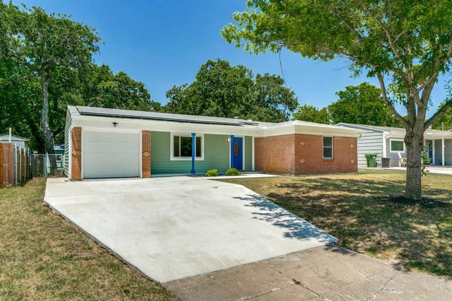 Property photo for 748 Oak Drive, Hurst, TX
