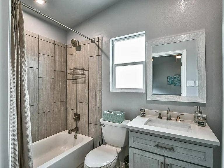 824 S Blue Quail Court, Granbury, TX 76049 824 S Blue Quail Court, Granbury, TX 76049