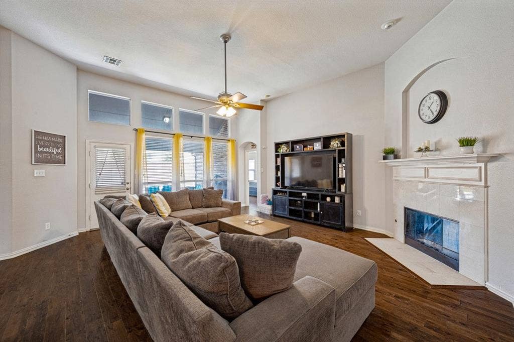 6408 Sapphire Drive, McKinney, TX 75070 6408 Sapphire Drive, McKinney, TX 75070