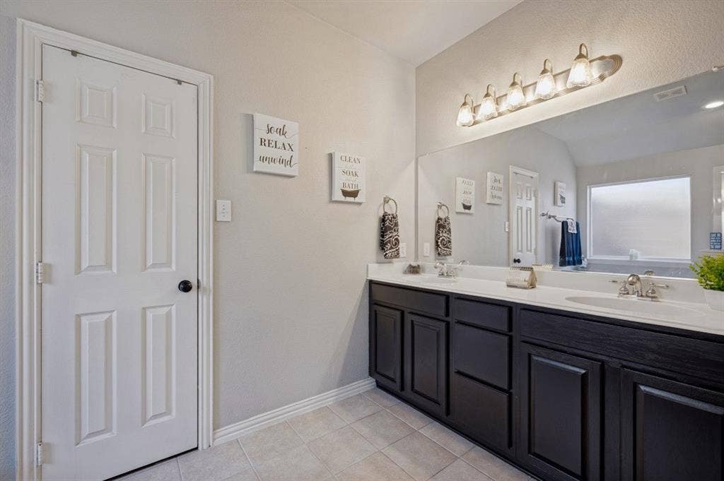 6408 Sapphire Drive, McKinney, TX 75070 6408 Sapphire Drive, McKinney, TX 75070