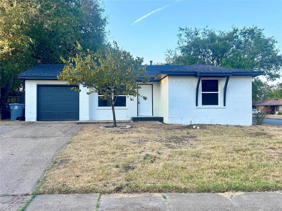 Property photo for 705 Jadewood Drive, Dallas, TX