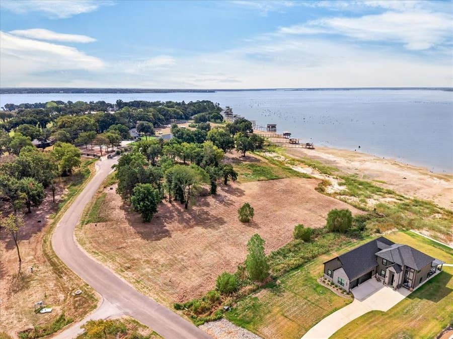Property photo for 768 Sunset Court, Mabank, TX