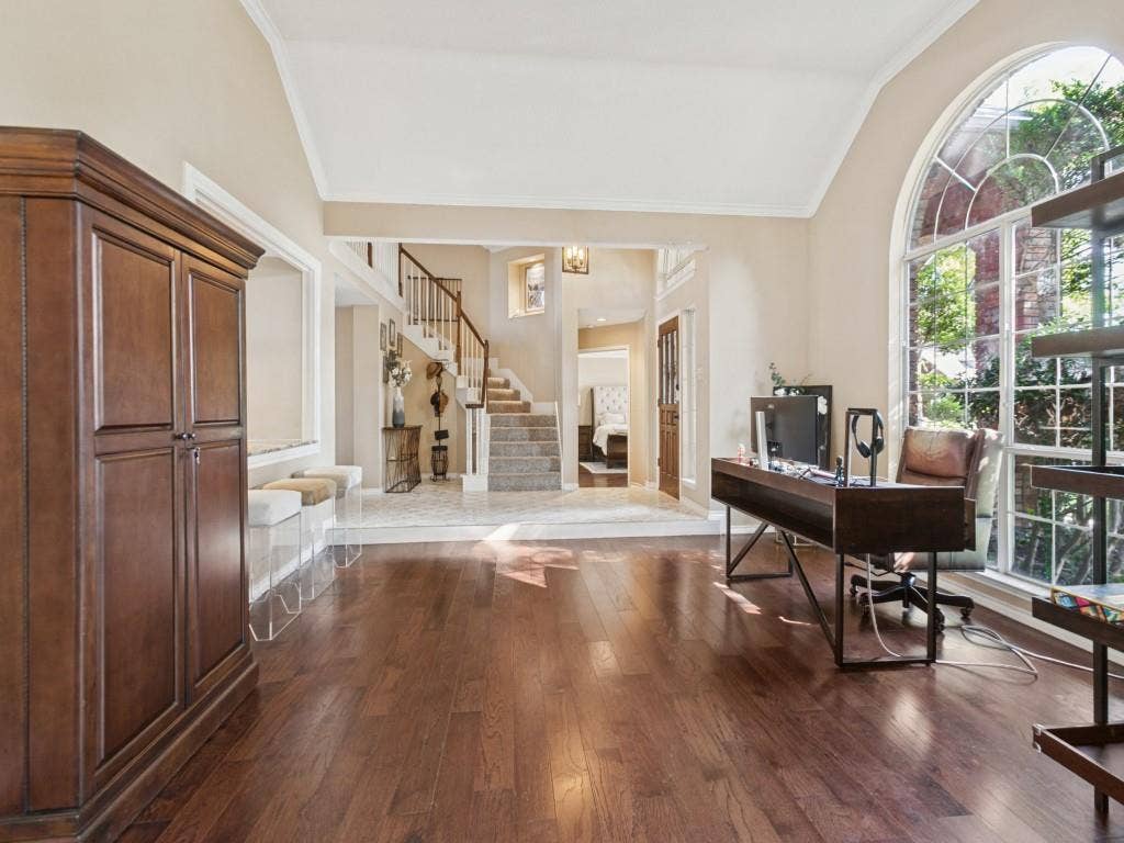 6701 Biltmore Place, Plano, TX 75023 Spacious formal living room