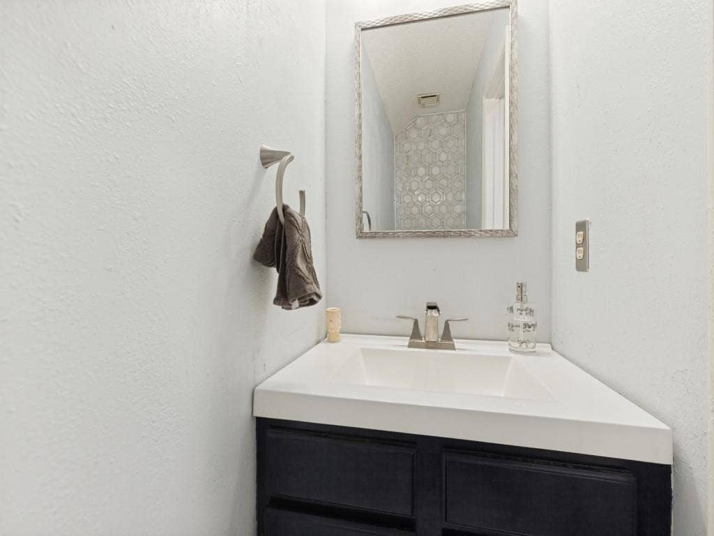 6701 Biltmore Place, Plano, TX 75023 Half bathroom downstairs