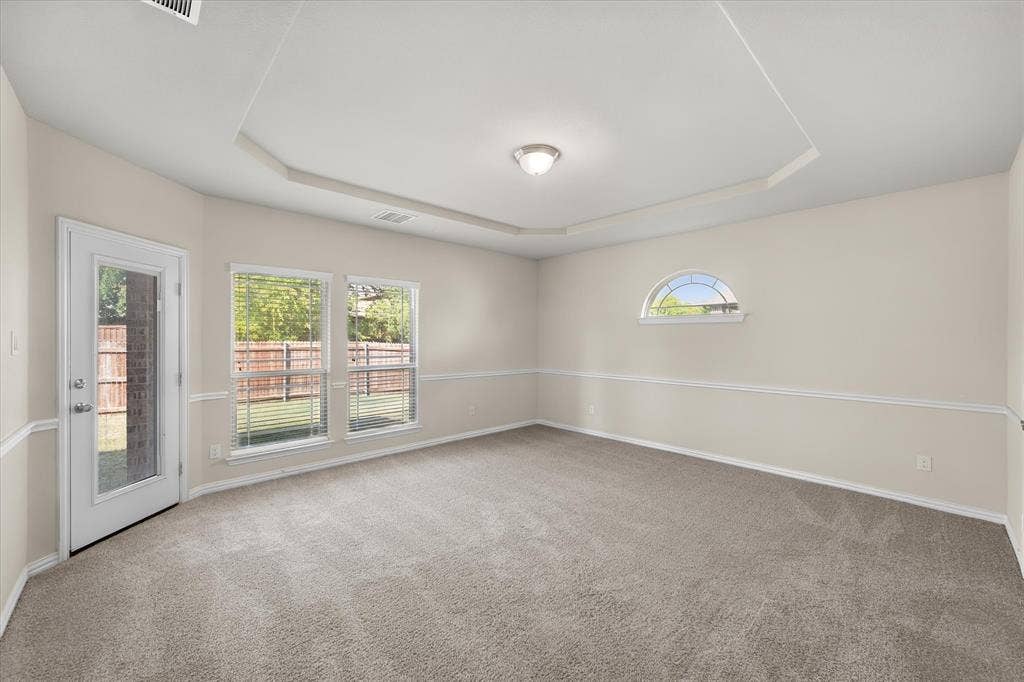 Tray ceiling with recessed lighting