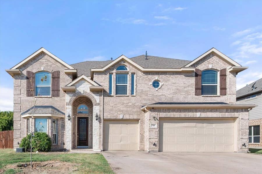 Property photo for 709 Netherfield Parkway, Mansfield, TX