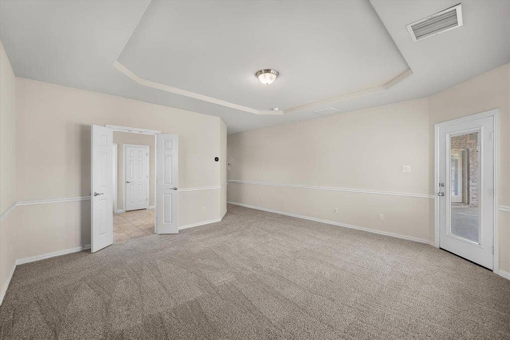 Tray ceiling with recessed lighting
