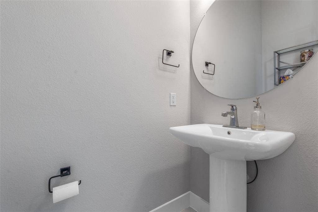 621 N Tyler Street, #202, Dallas, TX 75208 621 N Tyler Street, #202, Dallas, TX 75208